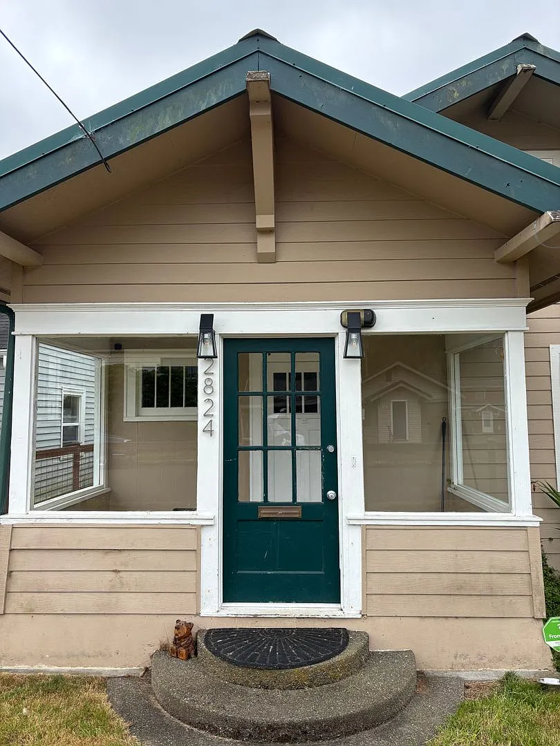 Spacious 3-Bedroom Craftsman Home with Solar Savings and Fully Fenced Yard — Photo 3