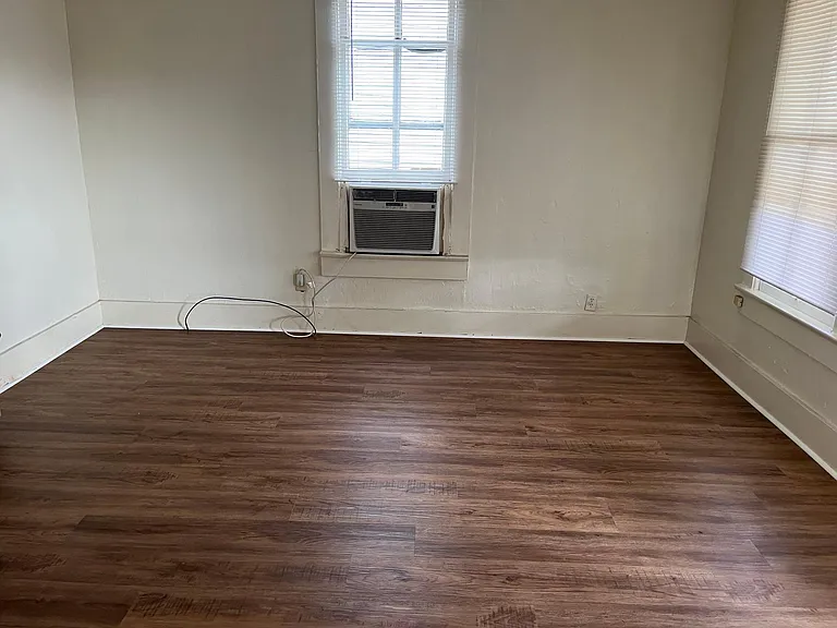 319 Boyce St — Photo 3
