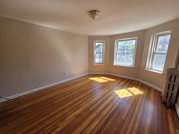 2nd image of 107 Norfolk St APT 3
