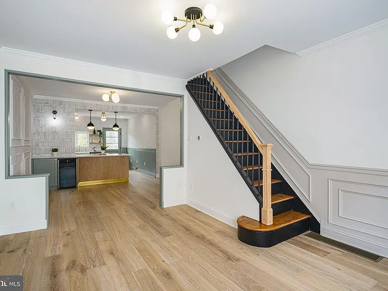 2542 E Dauphin St — Photo 9