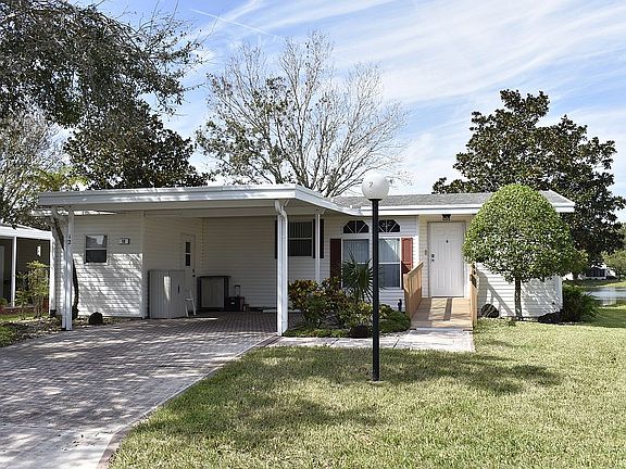 3rd image of 12 Beaver Lake Cir