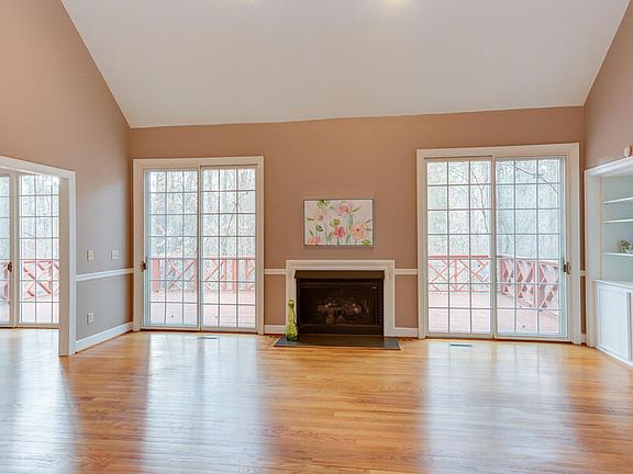 3rd image of 103 Priestly Creek Dr