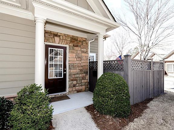 4th image of 143 Glens Dr