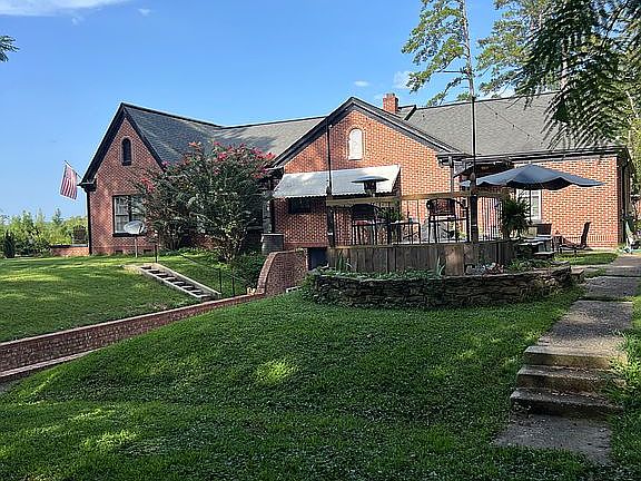 5th image of 48 Webb Dr