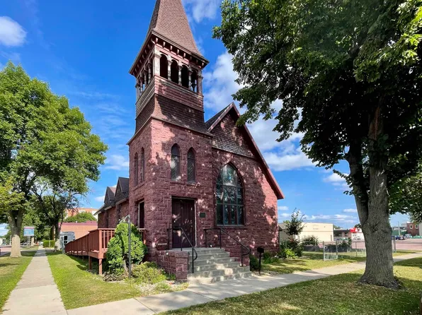 220 N Cedar St, Luverne, MN 56156