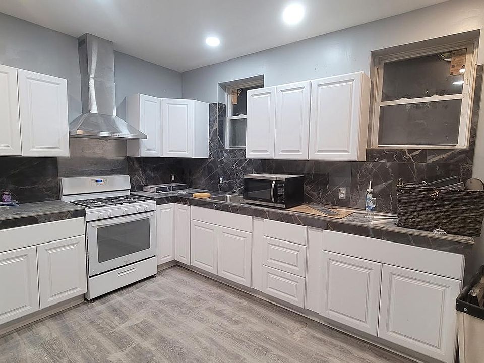 1st image of 301 Spring St