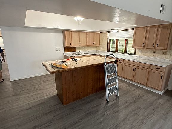 4th image of 149 Playter St #1