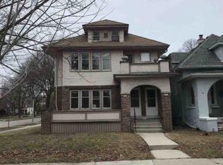 2000 E Jarvis St, Shorewood, WI 53211