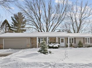 6065 Oakwood Rd, Woodbury, MN 55125