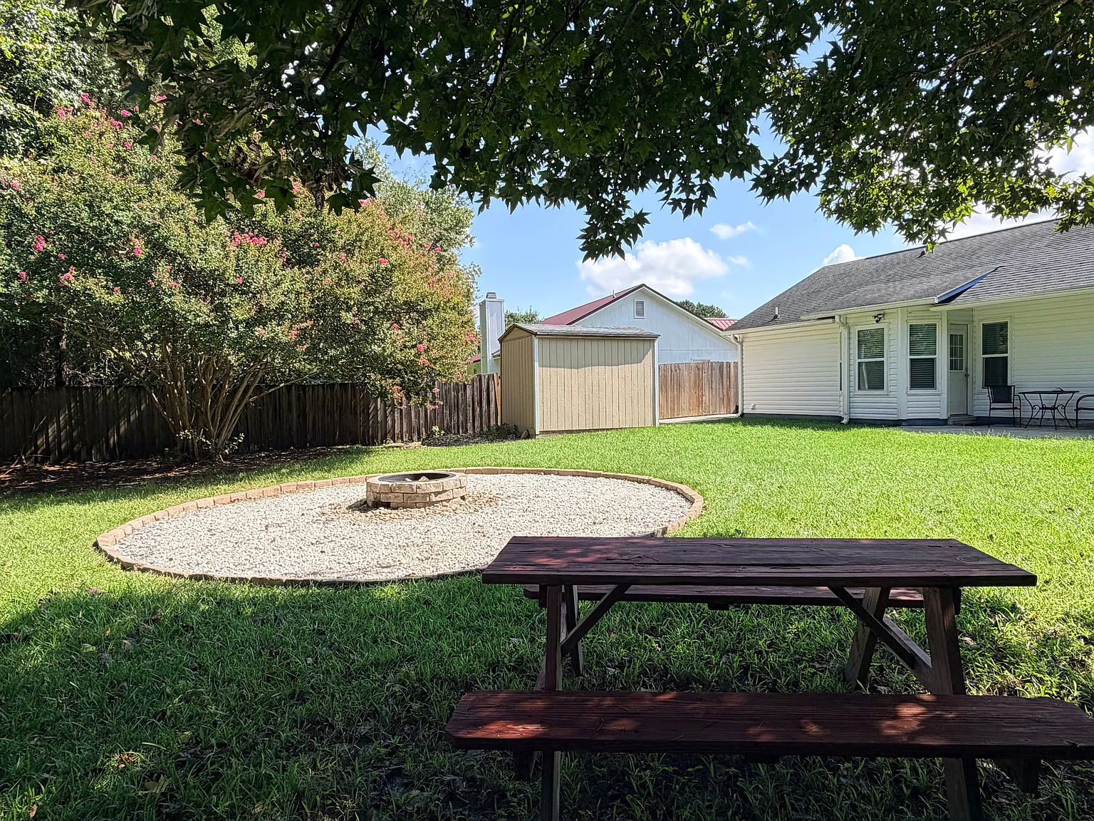 3 bed, 2.0 bath, 1042 sqft, $1,825 — Photo 4