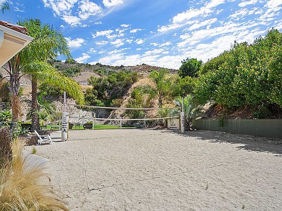 4th image of 2436 N Topanga Canyon Blvd