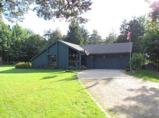 6385 Foster Rd, Haslett, MI 48840