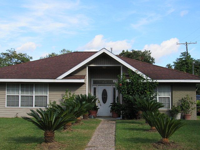1st image of 929 West Dr