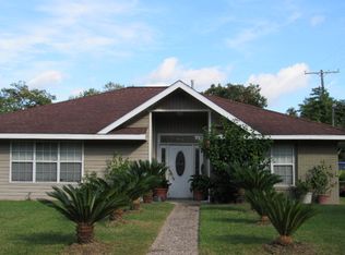 929 West Dr, Port Neches, TX 77651