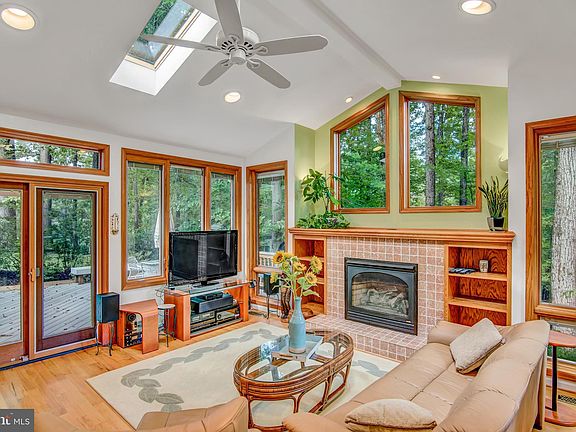 3rd image of 8701 Sudbury Pl