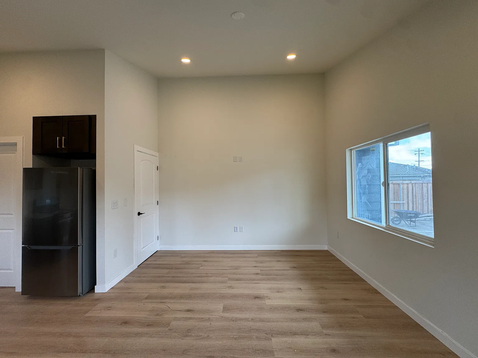 826 Juanita Dr — Photo 4