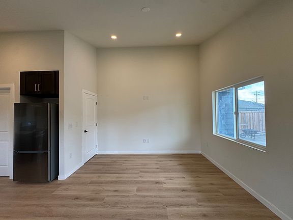 4th image of 826 Juanita Dr #A