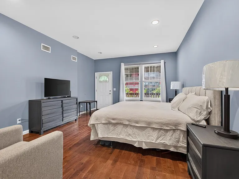 447 Mercer St #1 — Photo 10