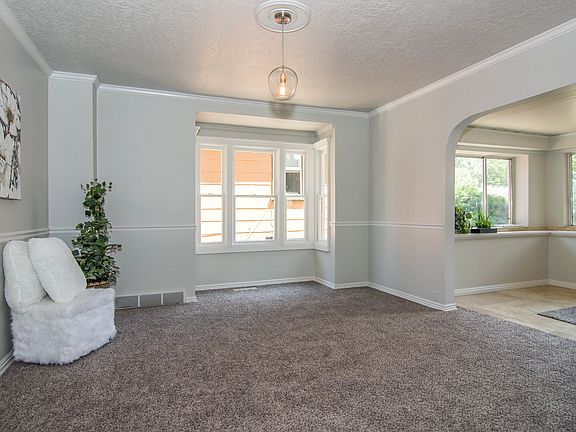 3rd image of 215 E Kelsey Ave