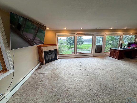 5th image of 3192 McKinley Ave