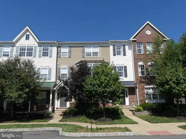 2034 Berkeley Dr #M40, Pennsburg, PA 18073