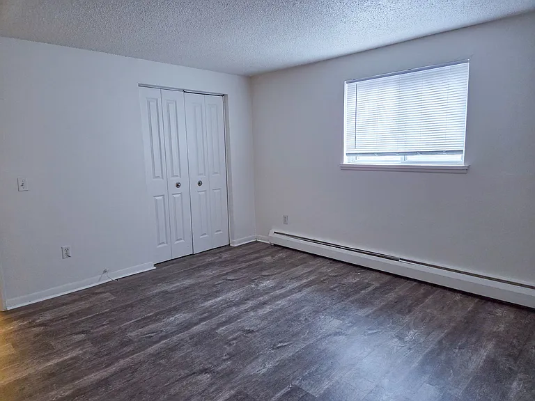 Dixon Manor Apartment Homes — Photo 9