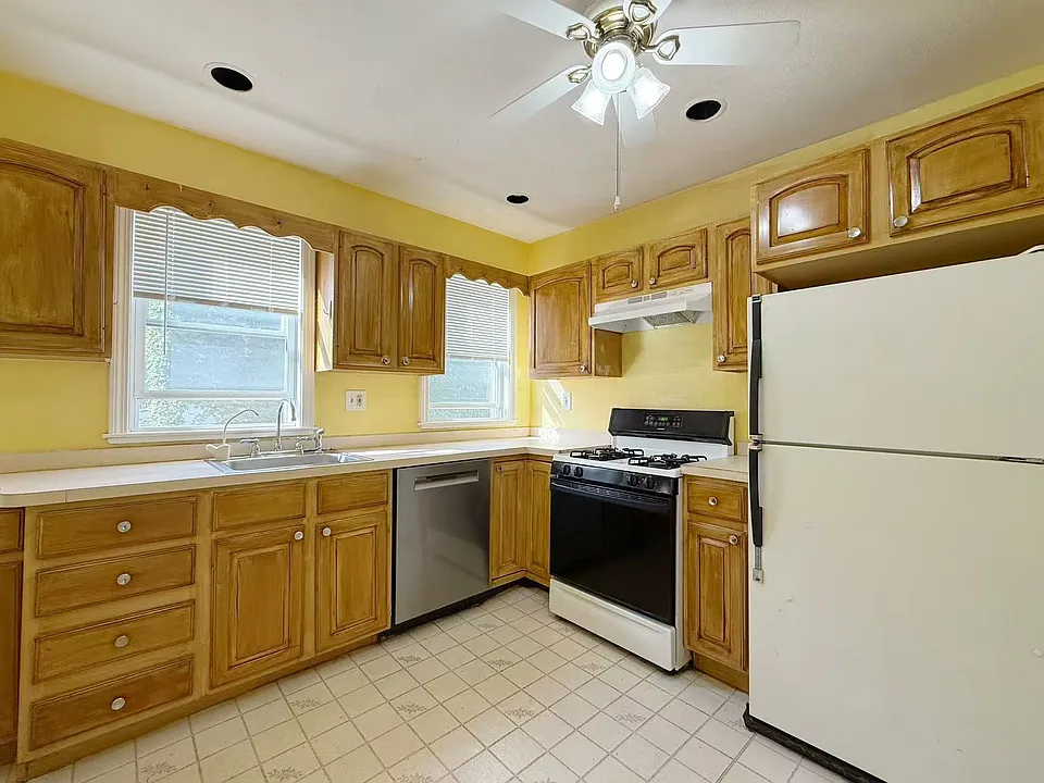 44 Jeanette Ave #1