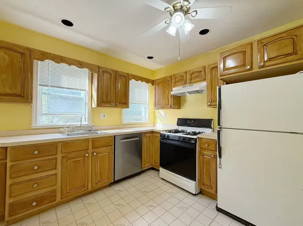 44 Jeanette Ave Floor 1, Belmont, MA 02478