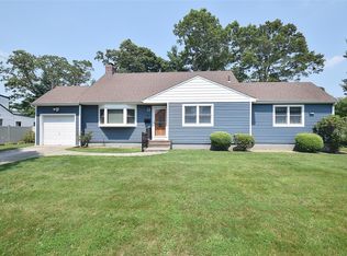 11 Southwood Ln, North Babylon, NY 11703