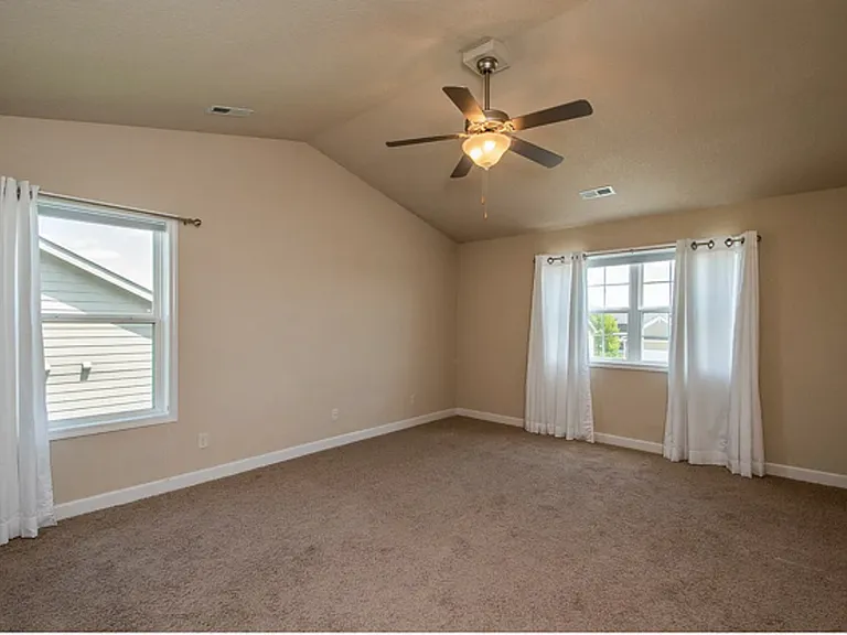2104 NE Oak Dr — Photo 9