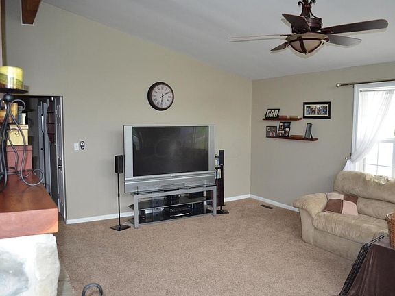 4th image of 3193 Race Ave