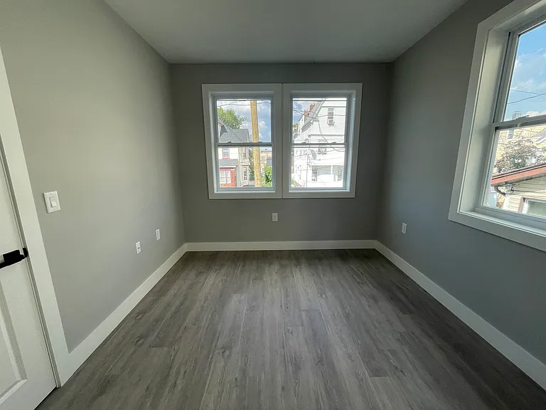 11 Silkman Pl #A — Photo 8