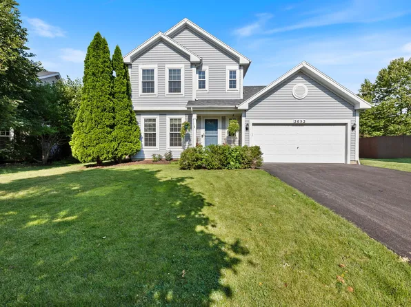 2052 Schumacher Dr, Naperville, IL 60540