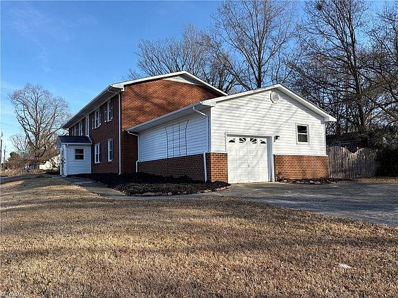 3rd image of 1406 N Ohenry Blvd