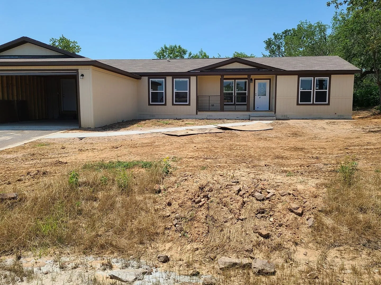 3 Bedroom Single Family Home in Seguin on 1 acre lot — Photo 2