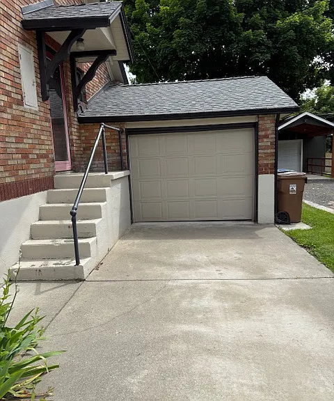 1204 S Maple St — Photo 13