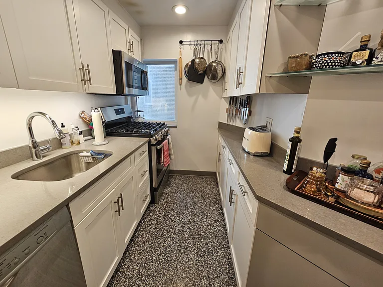40 Central Park S #15A — Photo 14
