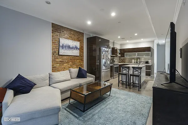 Rented by Citi Habitats | media 18