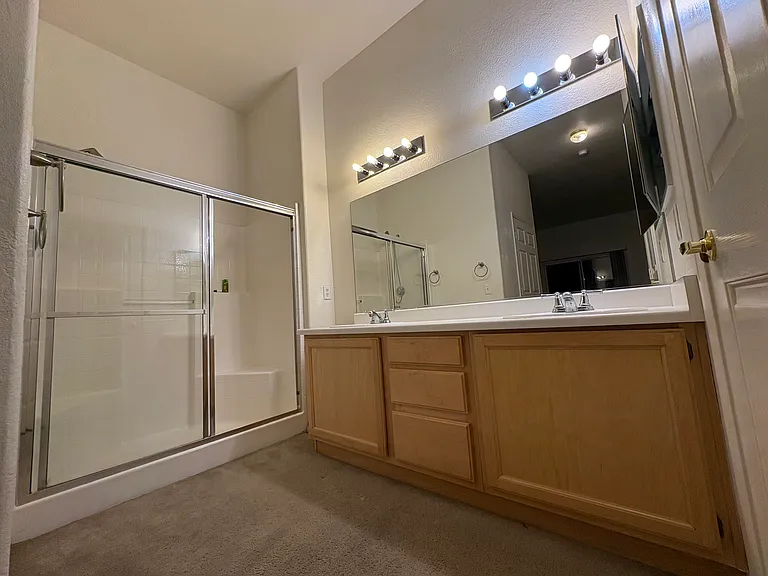 10245 S Maryland Pkwy #241 — Photo 8