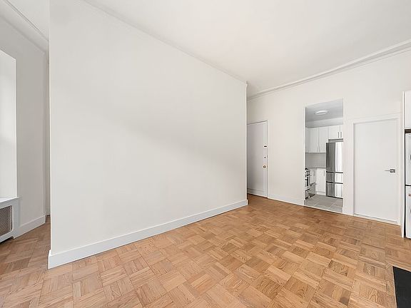 2nd image of 130 W 80th St APT 3F