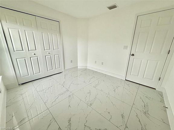 3rd image of 915 Edison AVE