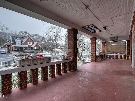 3rd image of 506 W Pine St