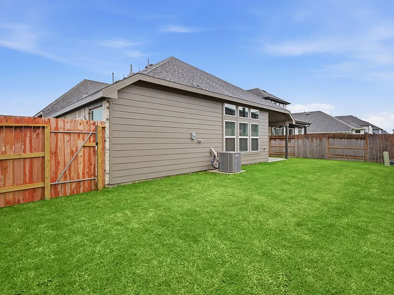 2106 Villa Flora Ln — Photo 44