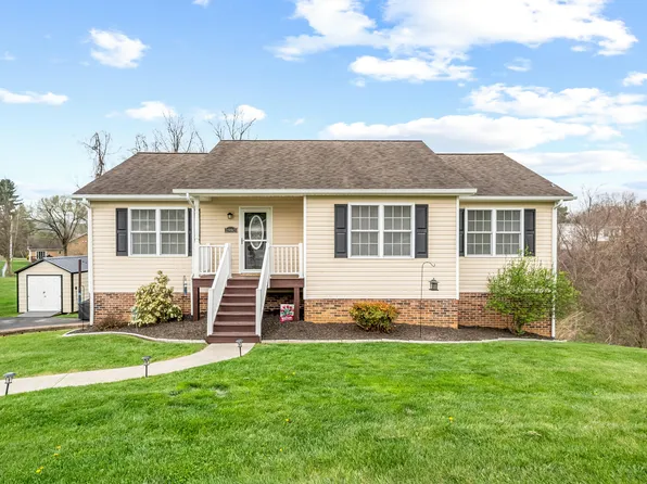 1980 Peakland Dr, Pulaski, VA 24301