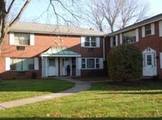 111 Shadow Ln UNIT B, West Hartford, CT 06110