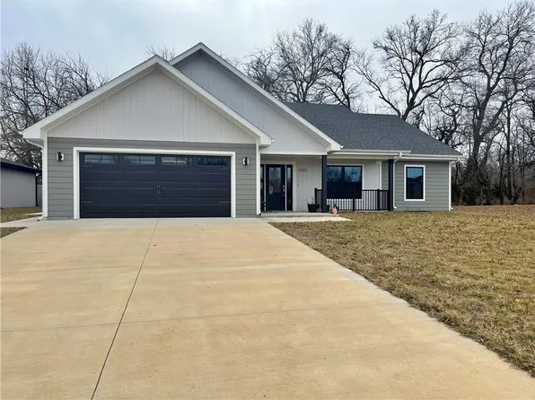 2102 E Cow Creek Ln, Pittsburg, KS 66762