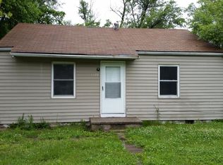 1128 SE Pinecrest Dr, Topeka, KS 66605