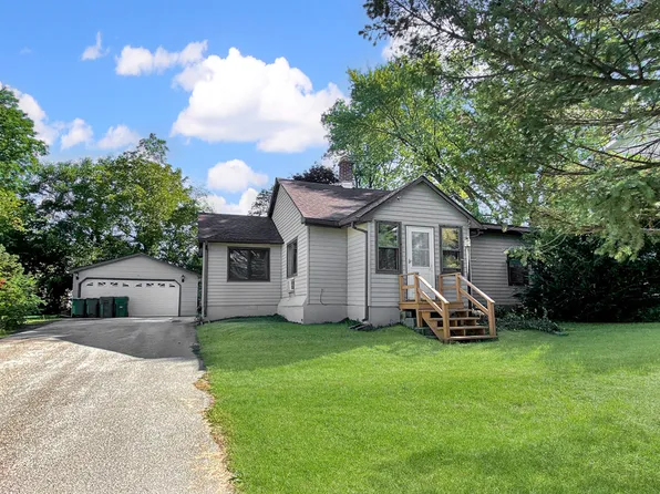 11 S Lake Ave, Fox Lake, IL 60020