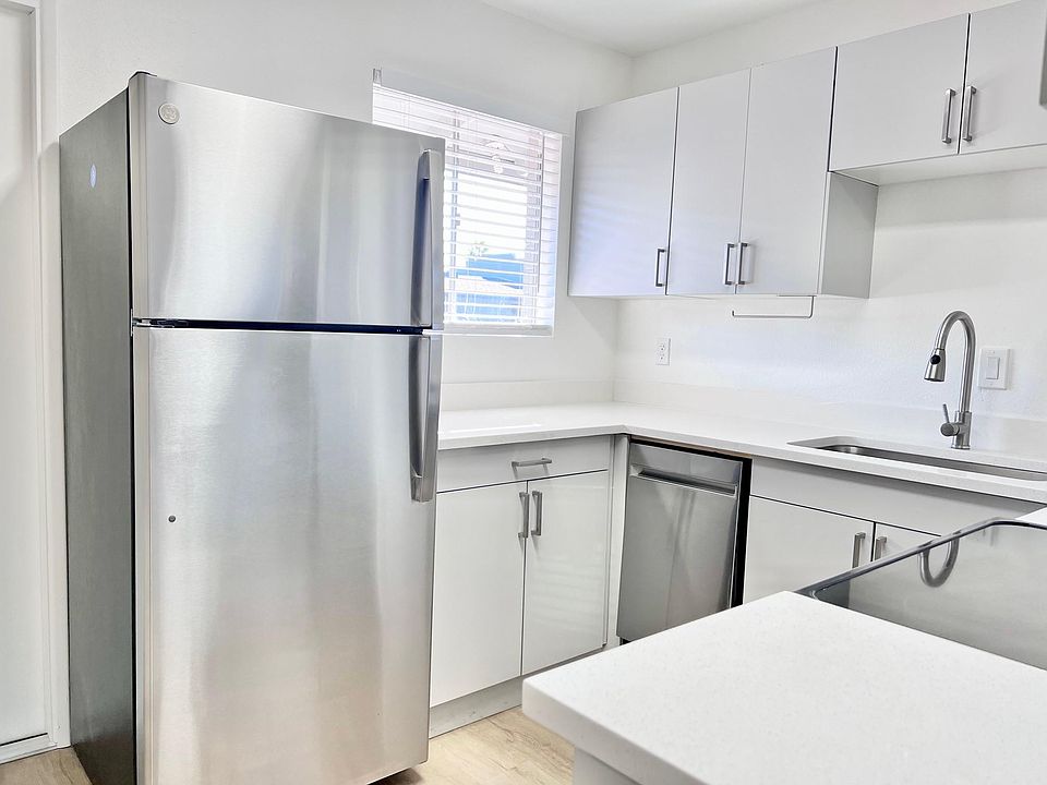 1st image of 2025 E Turney Ave Unit 3W