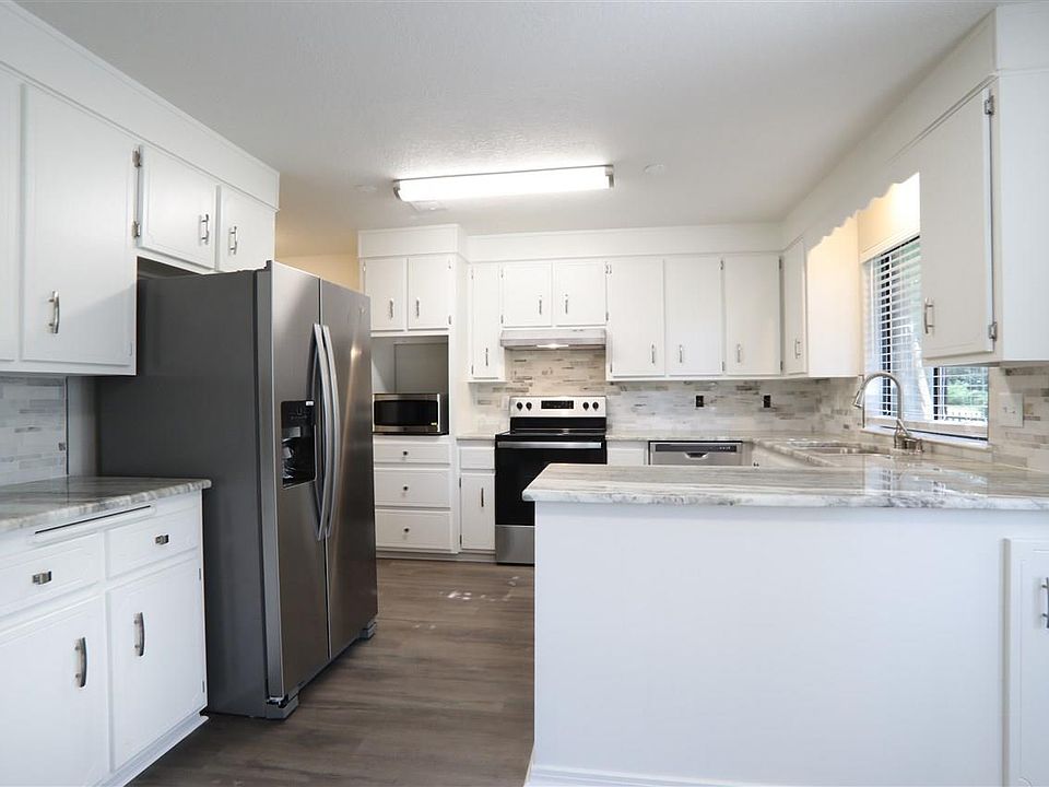 1st image of 8769 Meadowbrook Dr